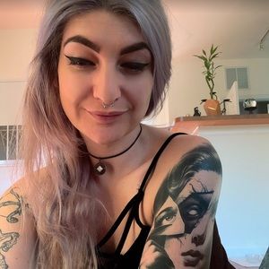 Just a girl cleaning out her closet ♥️